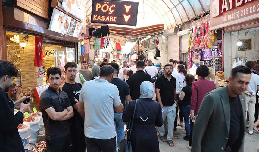 Hatay'da restorasyon nedeniyle taşınacak Uzun Çarşı'da bayram yoğunluğu
