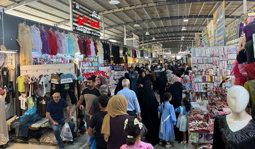 Irak'ın Kerkük kentindeki çarşılarda Kurban Bayramı hareketliliği yaşanıyor