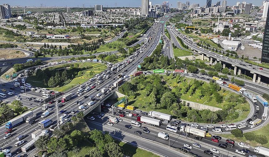 İstanbul'da bayram öncesi trafik yoğunluğu yaşanıyor