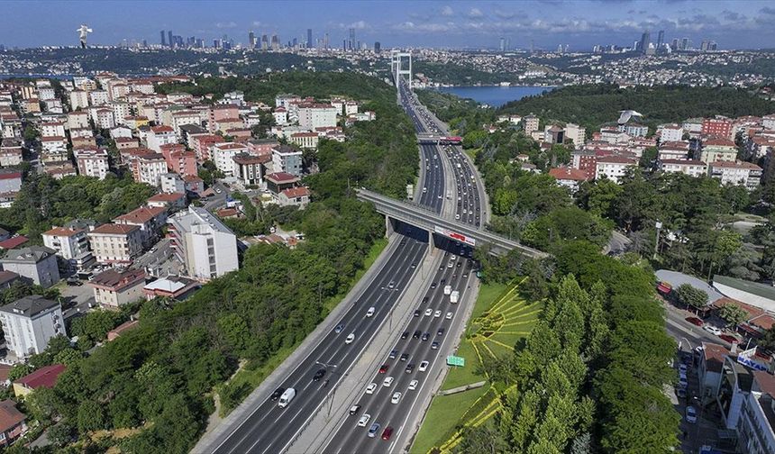 İstanbul'da haftanın ilk iş gününde trafik yoğunluğu yaşanıyor