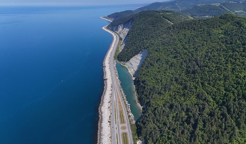 Karadeniz Sahil Yolu'nun Samsun-Sinop bölümü sürücülere doyumsuz seyir sunuyor