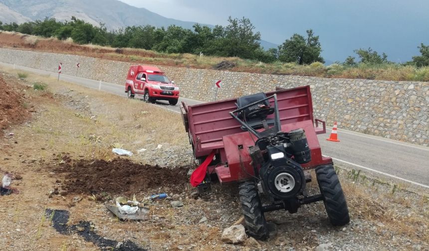 Malatya'da devrilen tarım aracındaki bir kişi hayatını kaybetti