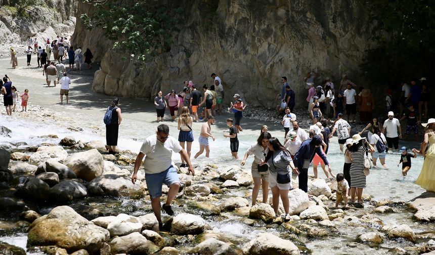 Muğla'daki Saklıkent Kanyonu'nda bayram tatili yoğunluğu