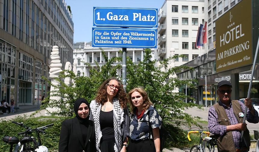 Siyonizm karşıtları Viyana'daki "Theodor Herzl" meydanının adını "Gazze" olarak değiştirdi