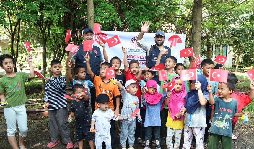 Somuncu Baba Derneği 20 ülkede ihtiyaç sahiplerine kurban eti yardımı yaptı
