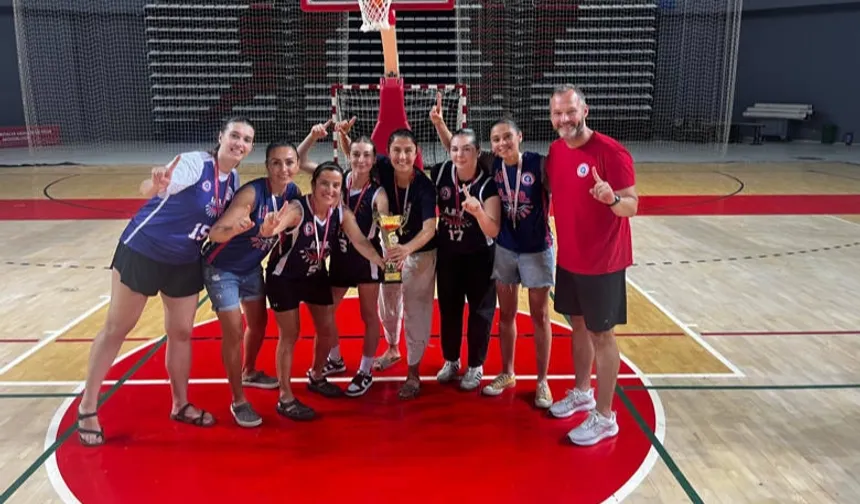 Antalya Büyükşehir Basketbol Yerel Lig'de şampiyon oldu