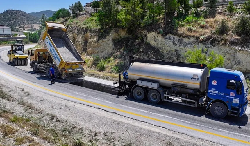 Denizli Büyükşehir’in asfalt mesaisi başladı