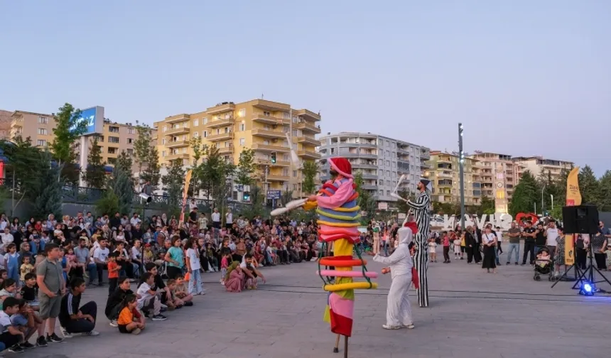 Diyarbakır 2. Gezici Çocuk Tiyatro Günleri sona erdi