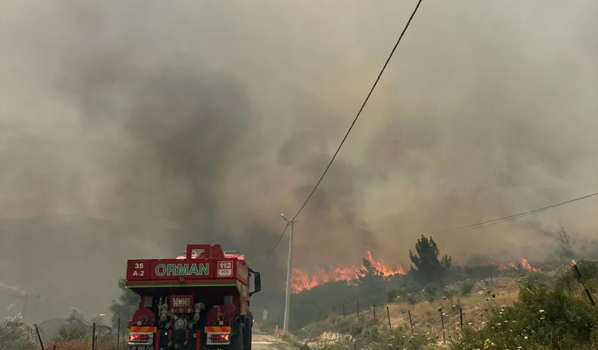 İzmir Karaburun’da yangın alarmı! Alevlerle mücadele sürüyor