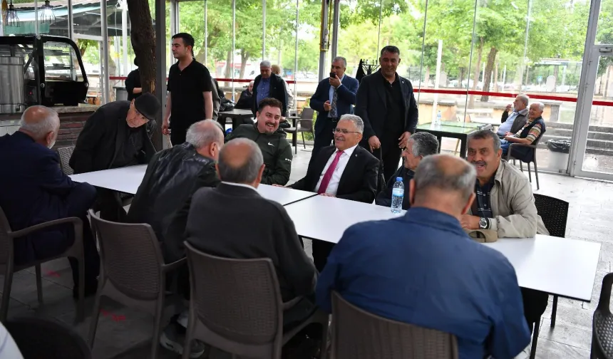 Memduh Büyükkılıç KAYTUR Kahve'de vatandaşla buluştu
