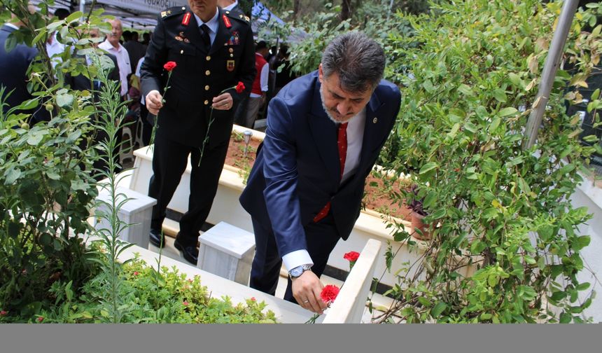 Gaziantep ve çevre illerde 15 Temmuz dolayısıyla şehitlikler ziyaret edildi