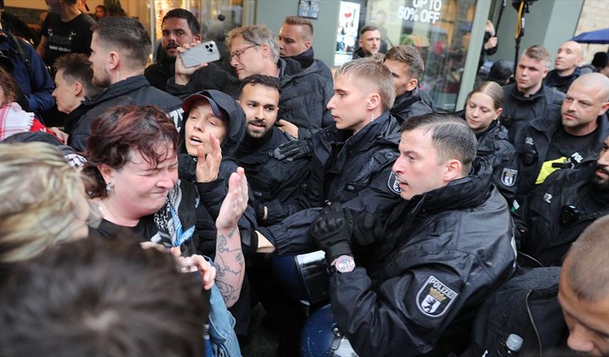Almanya'da polis Filistin'e destek eylemine katılanlara sert müdahalede bulundu