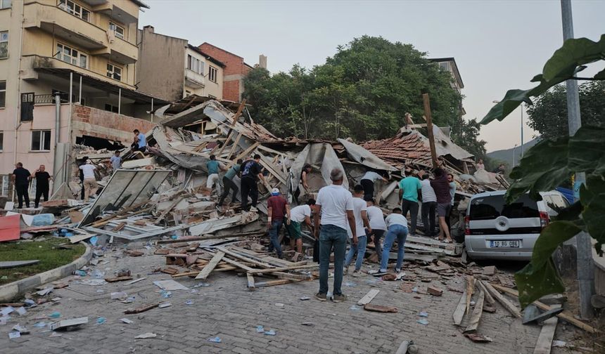 Balıkesir'de 6,1 büyüklüğünde deprem