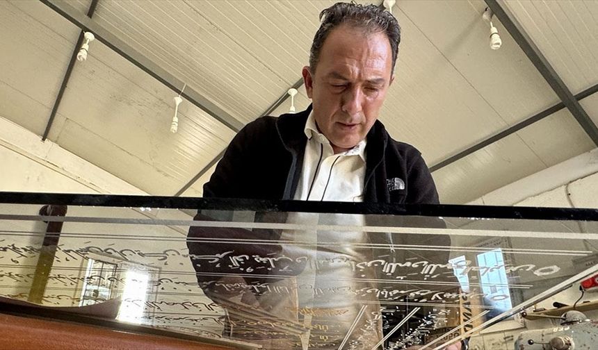 'Ahi Sancağı' 7 ay süren hassas çalışmayla cama işlendi