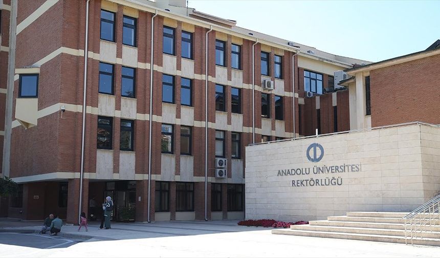 Anadolu Üniversitesi kariyerine yön vermek isteyenlere ikinci üniversite fırsatı sunuyor