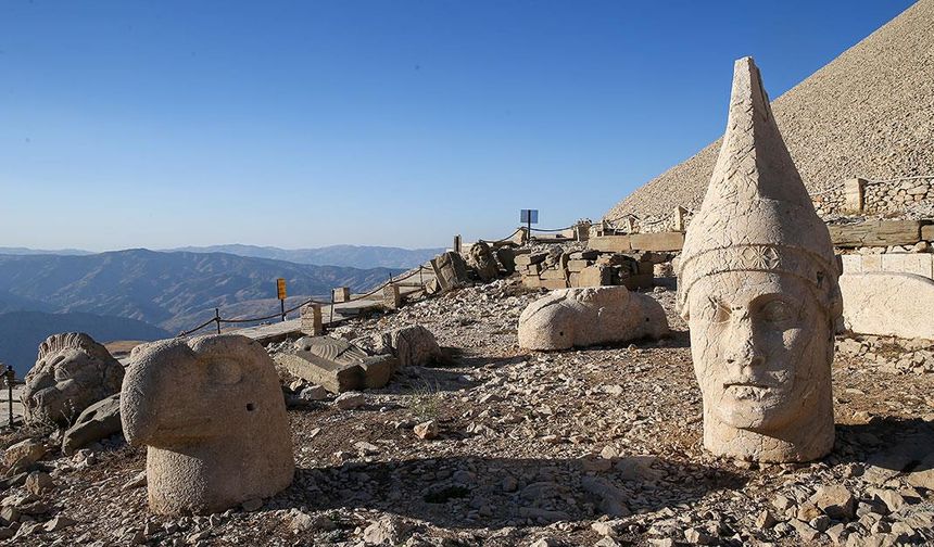 Nemrut Dağı'nı 7 yılda 1 milyon 38 bin kişi ziyaret etti
