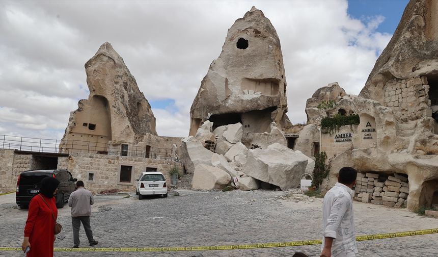 Nevşehir'de peribacasının bir bölümü çöktü