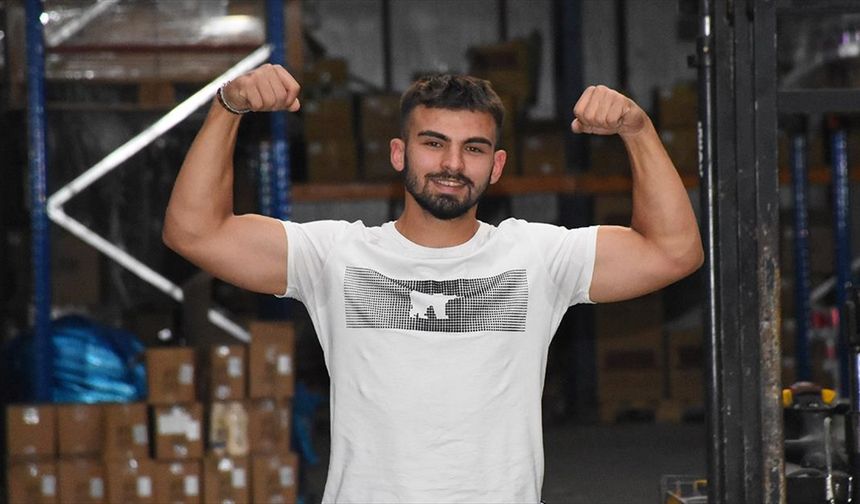 Toptan gıda deposundan halterde şampiyonluğa uzandı