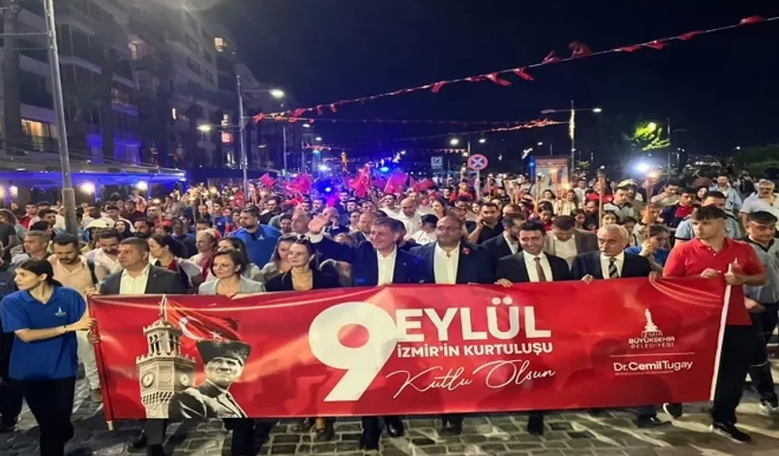İzmir’in kurtuluşunun 103. yılı coşkuyla kutlandı