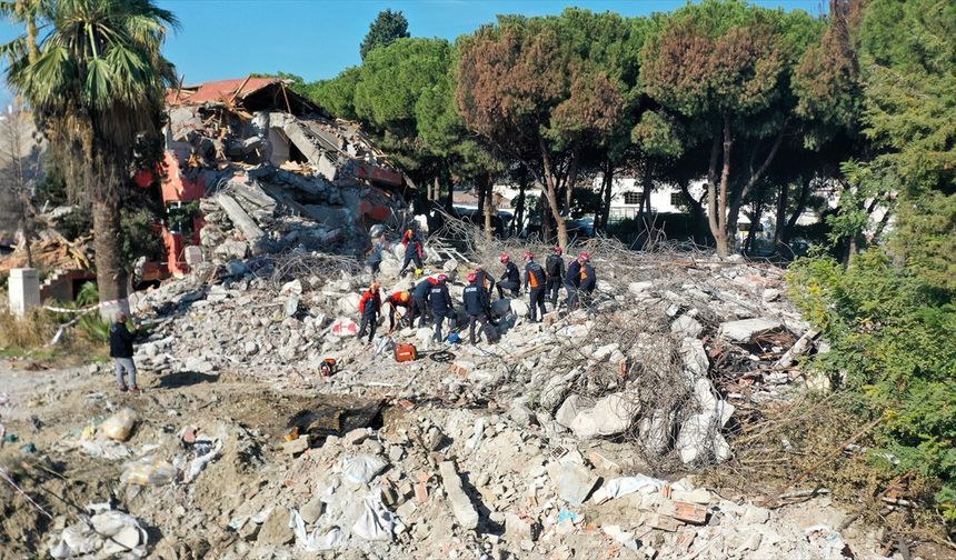 İzmir ve Manisa'da 6,6 büyüklüğünde deprem senaryosuyla tatbikat yapıldı