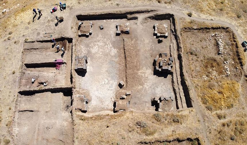 Kef Kalesi'nin mimari yapısı arkeolojik kazılarla belirginleşiyor