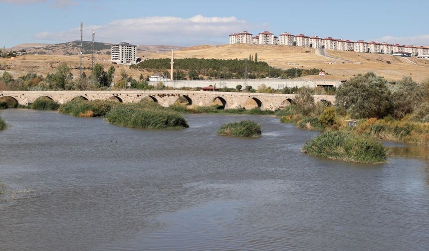 Kuraklık nedeniyle Kızılırmak'ın debisi son 4 yılın en düşük seviyesine geriledi