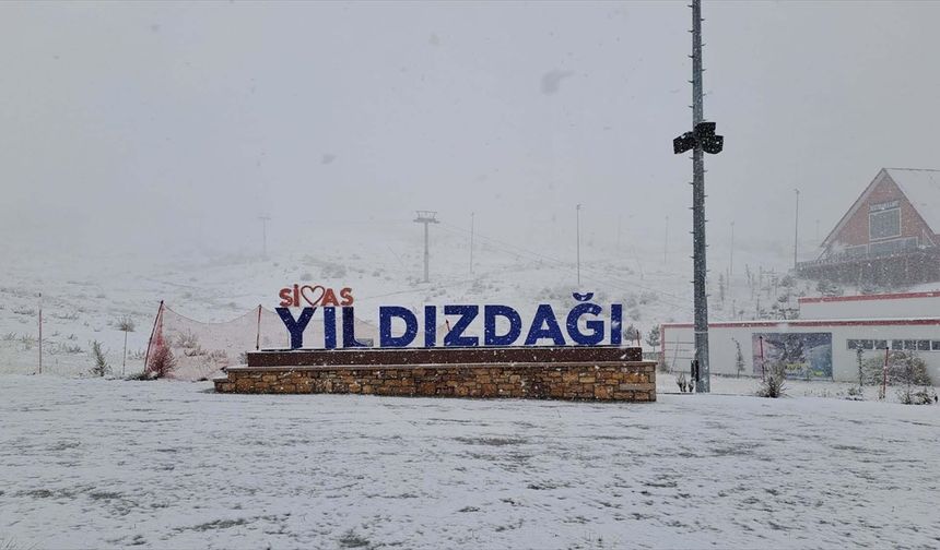 Sivas'ta Yıldız Dağı Kayak Merkezi'ne kar yağdı
