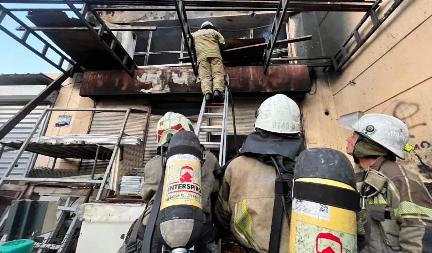 İzmir İtfaiyesi, Bornova’daki iş yeri yangınını kontrol altına aldı