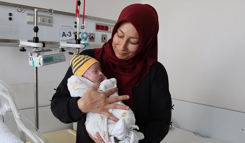 Akciğerlerine fazla kan giden bebek, riskli kalp ameliyatıyla solunum cihazından kurtuldu