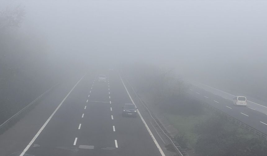 Anadolu Otoyolu'nun Düzce kesiminde sis etkili oldu