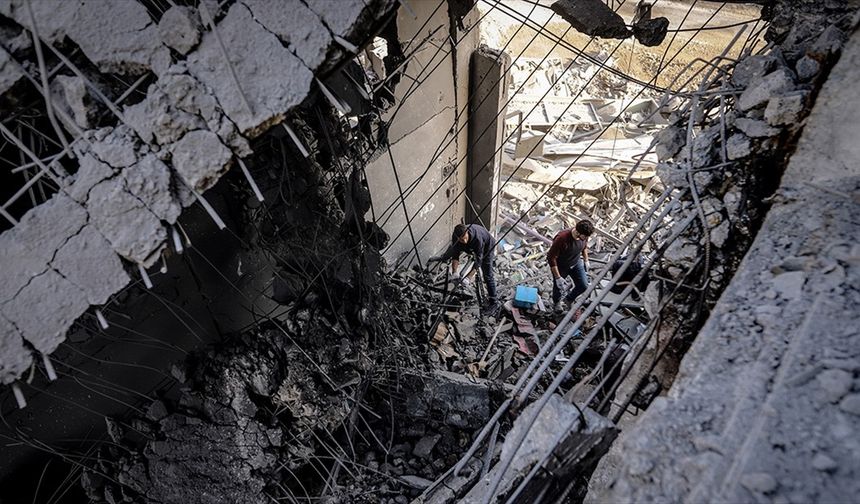 İsrail ateşkese rağmen, Gazze'nin birçok bölgesine gece boyunca yoğun saldırılar düzenledi