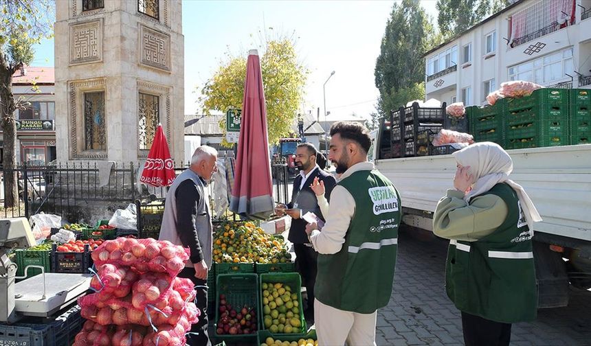 Köy köy dolaşan Yeşilay gönüllüleri bağımlılıkla mücadele bilinci aşılıyor