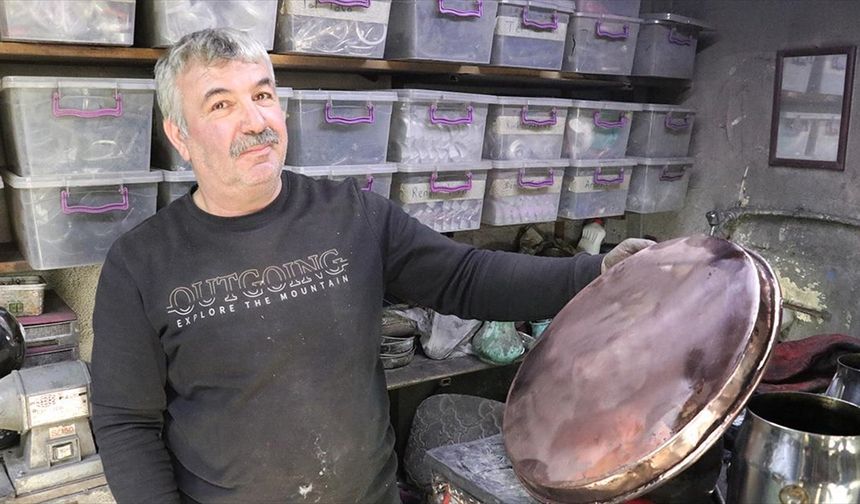 Mahmut usta 41 yıllık mesleğini bırakıp 'unutulmasın' diye kalaycılığa başladı