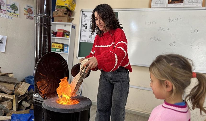 Okulunun hem müdürü hem öğretmeni hem de hizmetlisi