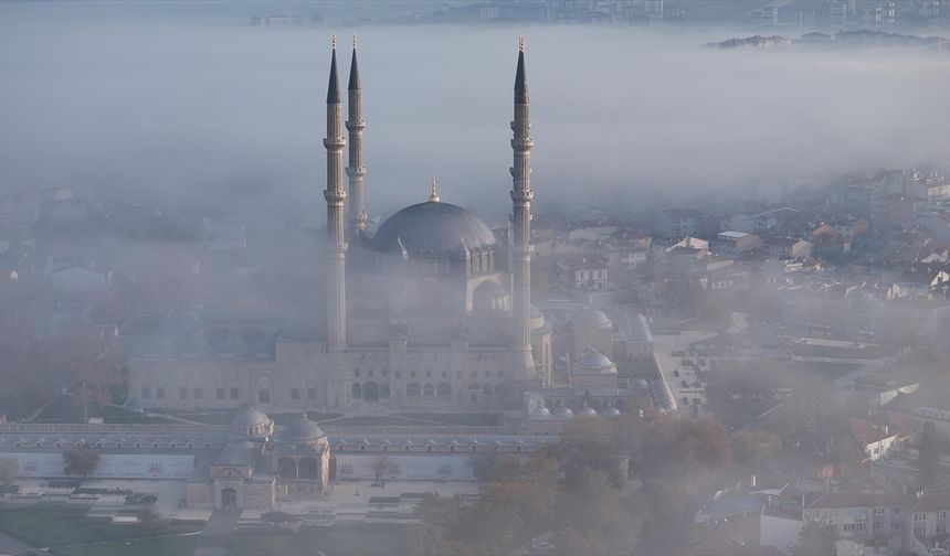 Selimiye Camisi sis içindeyken havadan görüntülendi