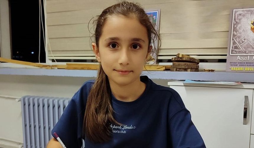 Sinop'ta ilkokul öğrencisi çizdiği karikatürle dünya birincisi oldu