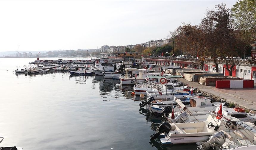 Tekirdağ'da deniz ulaşımı 5 gündür süren lodosun etkisini yitirmesiyle normale döndü