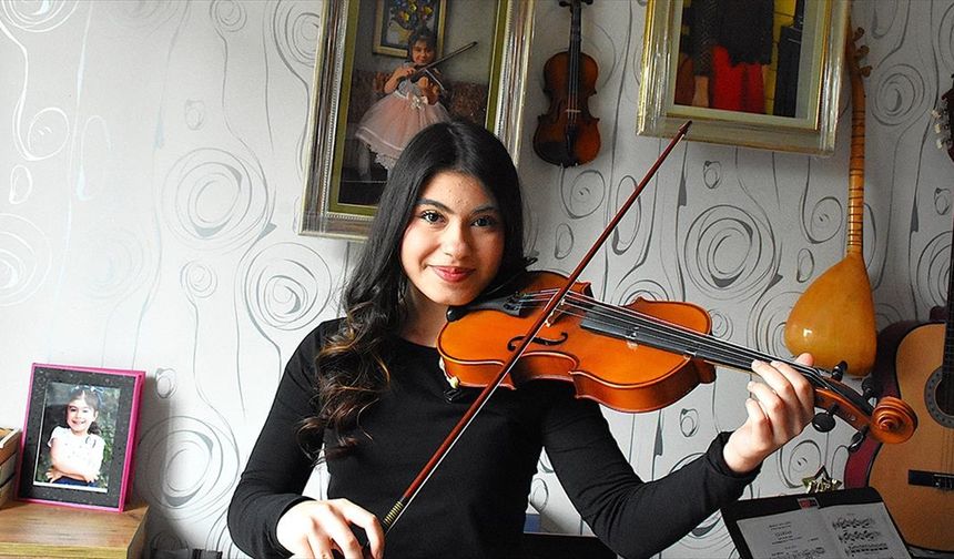 14 yaşındaki keman sanatçısı Ceren, yeteneğiyle adını dünyaya duyuruyor