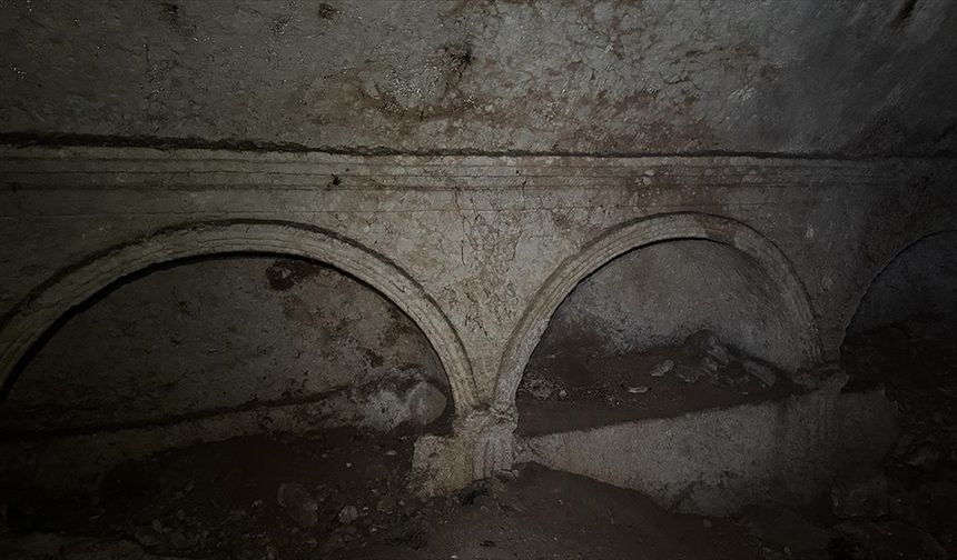 Adıyaman'da 1800 yıllık olduğu değerlendirilen kubbeli mezar odası bulundu