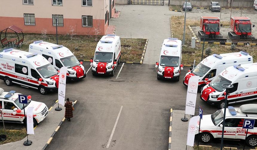 Ağrı'da sağlık ekipleri zorlu kış şartlarında hastalara ulaşmak için göreve hazır