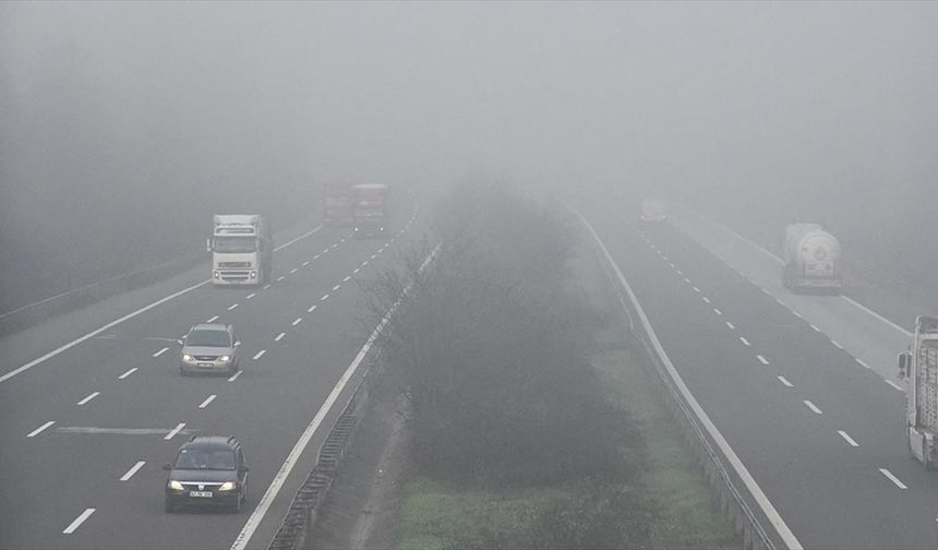Anadolu Otoyolu'nun Düzce geçişinde sis etkili oldu