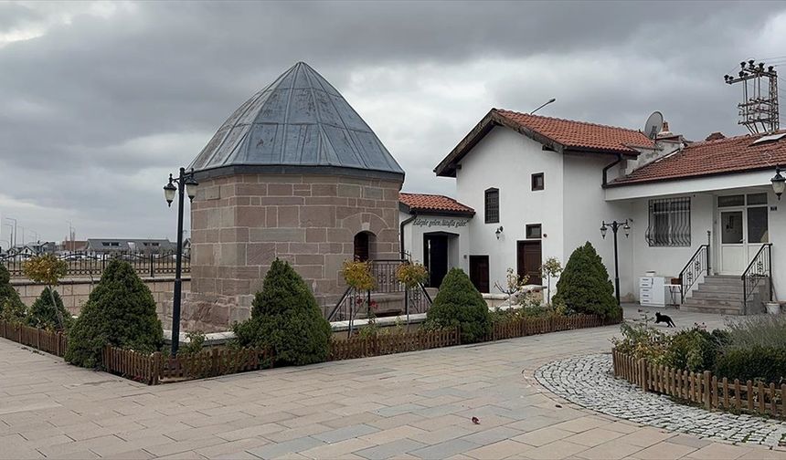 Ateşbaz-ı Veli Türbesi'nin türbedarları asırlardır 'tuz' ikramını sürdürüyor