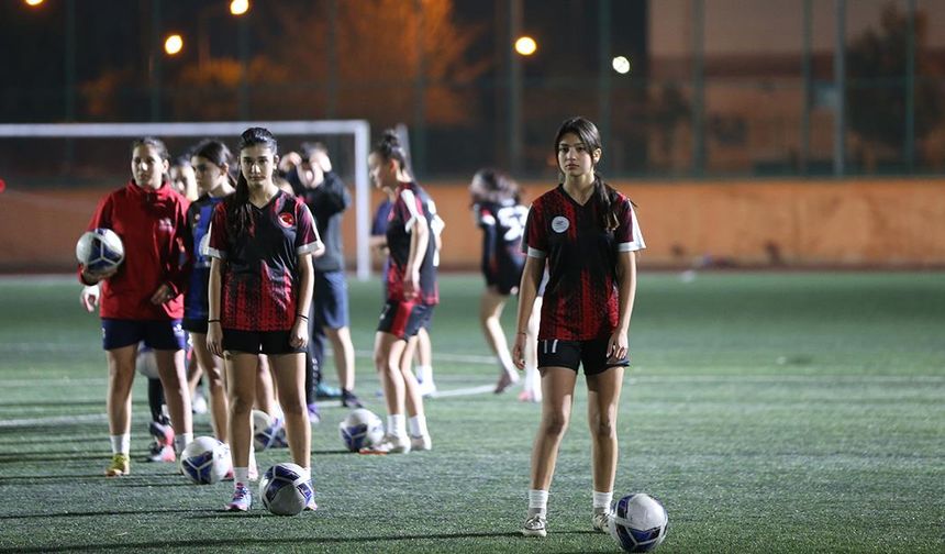 Depremin izlerini futbolla silen kızlar Gelişim Ligi'ne hazırlanıyor