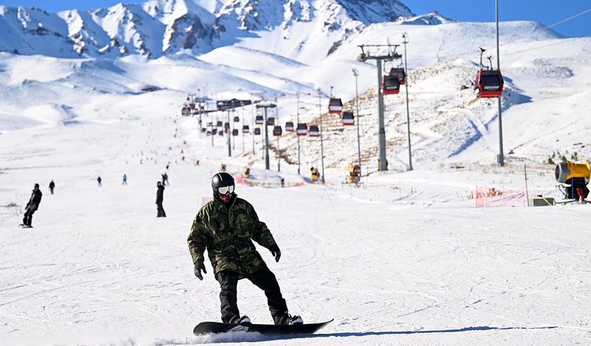 Erciyes Kayak Merkezi'nde sezon açıldı