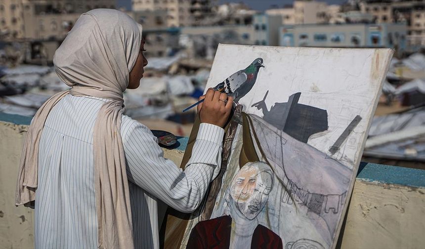 Gazzeli küçük ressam Sara, İsrail'in saldırılarıyla birlikte sadece 'yıkım ve kan' çizer oldu