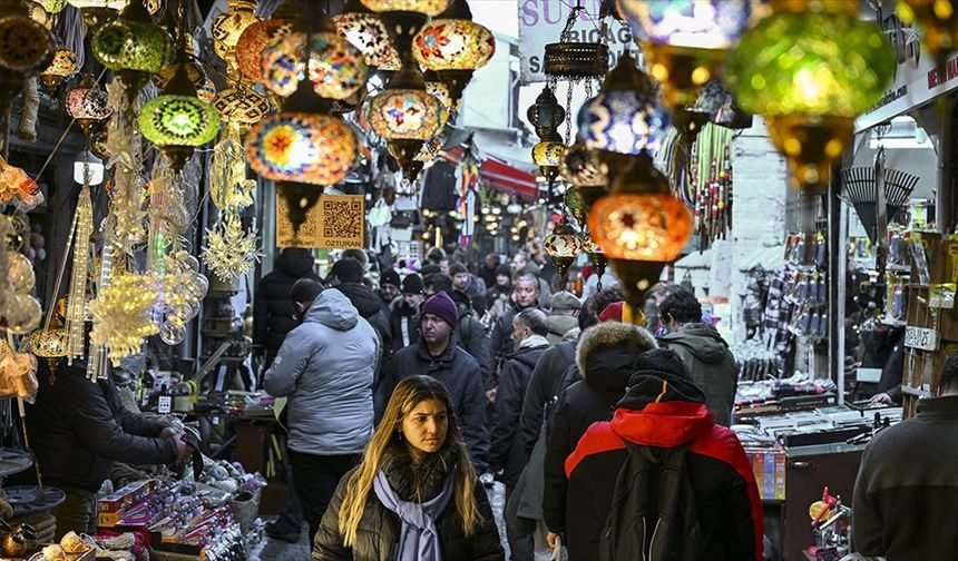 İstanbul'da yılbaşı öncesi alışveriş hareketliliği yaşanıyor