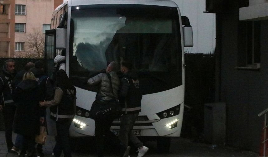 İzmir'de 'kooperatif' soruşturmasında gözaltına alınan 9 şüpheli adliyede