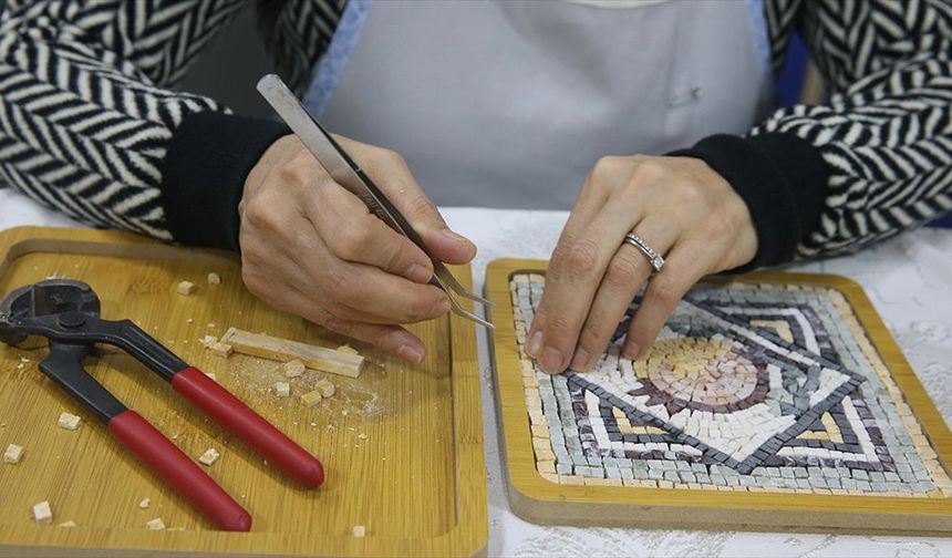 Kahramanmaraş'ın Germanicia mozaikleri kadınların emeğiyle yeniden hayat buluyor