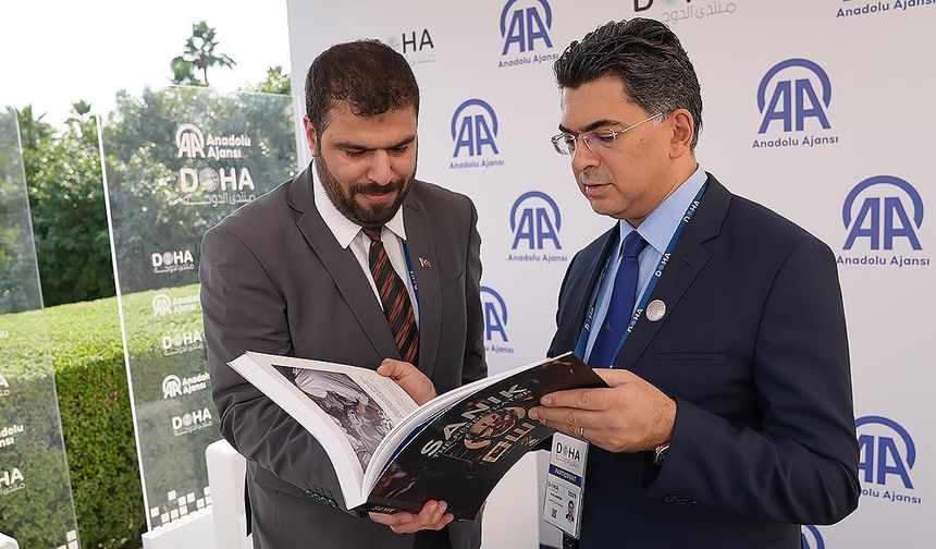 Lübnan Enformasyon Bakanı Markus, Doha Forum 2025'te AA standını ziyaret etti