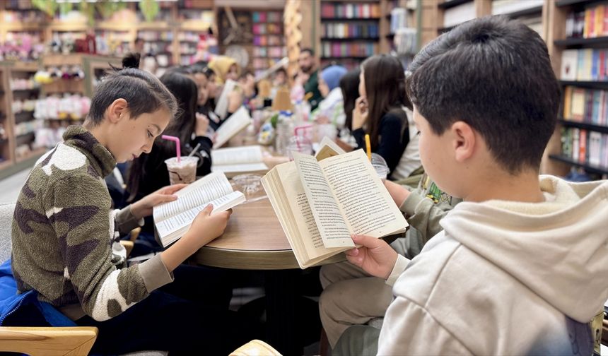Öğretmenler 'kitap tahlili' ile öğrencilere okuma alışkanlığı kazandırıyor